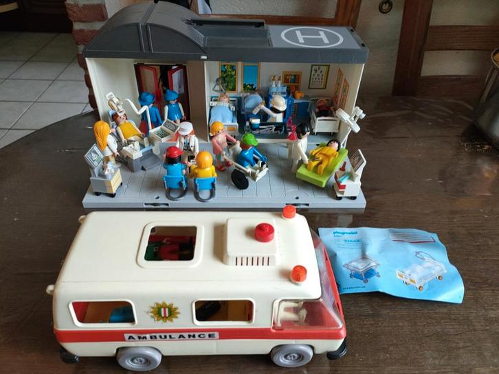 Ziekenhuis. met , ziekenauto met veel extra s, Kinderen en Baby's, Speelgoed | Playmobil, Zo goed als nieuw, Ophalen of Verzenden