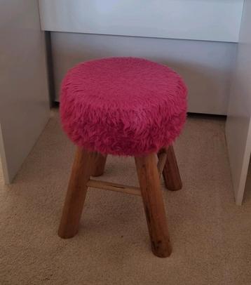 Leuk roze krukje beschikbaar voor biedingen