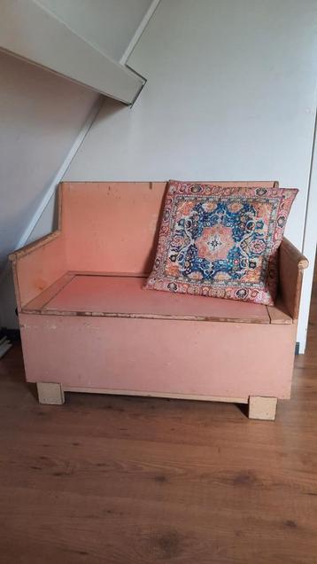 Vintage Klepbankje Oudroze met Opbergruimte beschikbaar voor biedingen