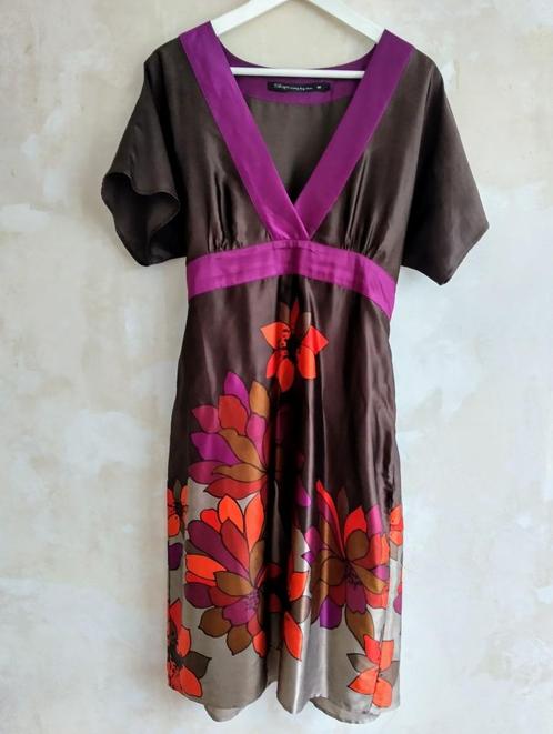 Steps jurk in taupe en paars satijn, mt 40, retro bloemprint, Kleding | Dames, Jurken, Gedragen, Maat 38/40 (M), Paars, Knielengte