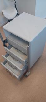 Gereedschap kast met elektravoorziening, op wielentjes, Huis en Inrichting, Kasten | Roldeurkasten en Archiefkasten, Ophalen, Overige materialen