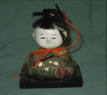 Vintage small gosho doll- japans poppetje met gofun beschikbaar voor biedingen