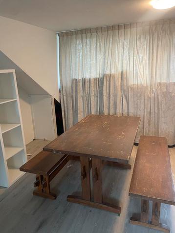 Stevige Tafel met 2 Bankjes - Beschadigde Lak beschikbaar voor biedingen
