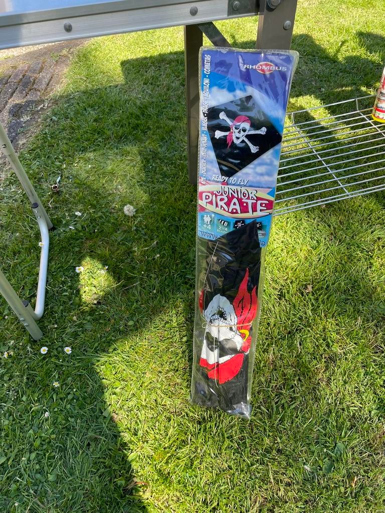 Junior pirate vlieger 1 x gebruikt, Sport en Fitness, Vliegeren, Ophalen of Verzenden, Zo goed als nieuw, Vlieger