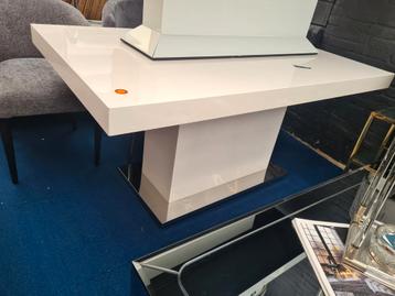 Witte hoogglans eettafel - Showmodel beschikbaar voor biedingen
