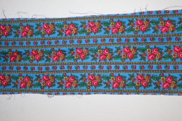 stroken meerkleurige, gebloemde wollen mousseline; folklore, Antiek en Kunst, Antiek | Kleden en Textiel, Ophalen of Verzenden