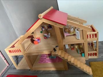 Pintoy degelijk houten poppenhuis met spulletjes beschikbaar voor biedingen
