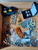 Partijtje sieraden., Ophalen, Gebruikt, Met edelsteen
