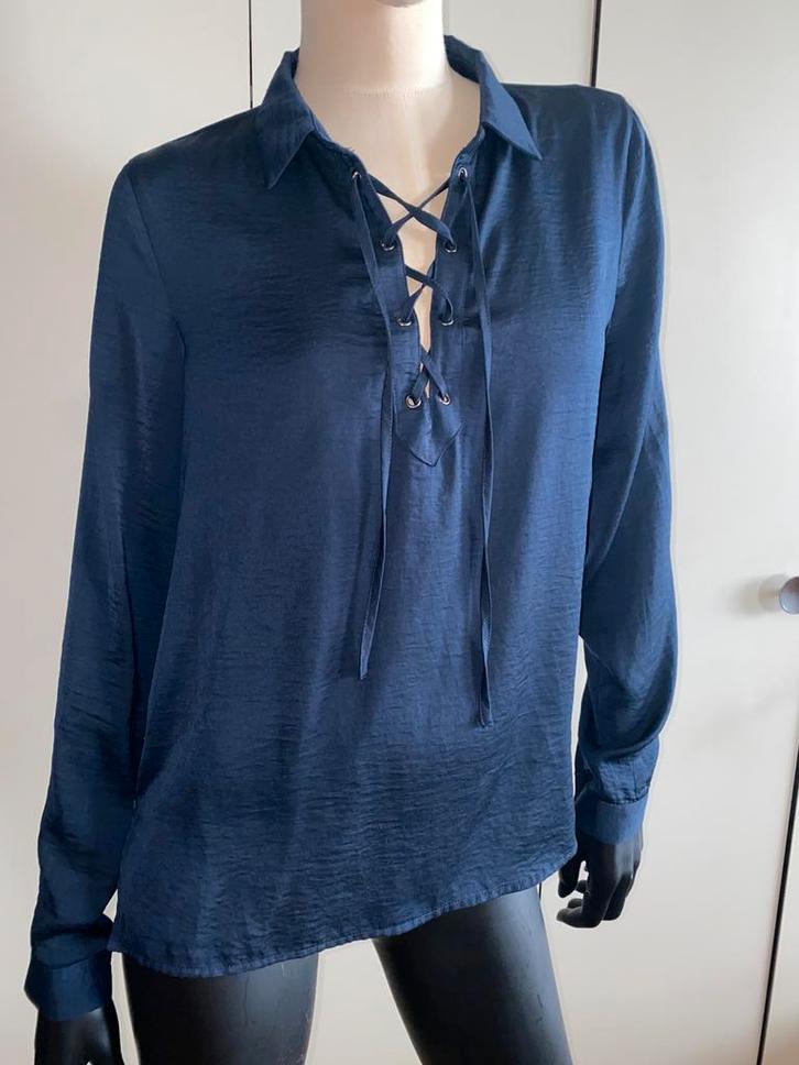 Mooie schattige blouse in maat M van merk Vila, Kleding | Dames, Blouses en Tunieken, Zo goed als nieuw, Maat 38/40 (M), Blauw