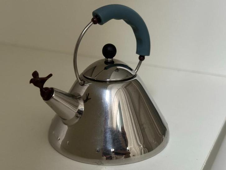 Alessi miniatuur fluitketel “9093” – Michael Graves - 8 cm, Antiek en Kunst, Kunst | Designobjecten, Ophalen of Verzenden