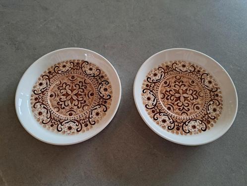 2 Arabia Ali schotels, design Raija Uosikkinen, vintage, Verzamelen, Porselein, Kristal en Bestek, Gebruikt, Kop en/of schotel