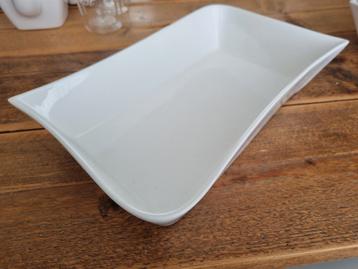 Witte schaal beschikbaar voor biedingen