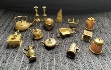 Antieke koper /messing en tinnen miniaturen beschikbaar voor biedingen