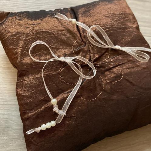 Ringkussentje voor bruiloft huwelijk Zo goed als nieuw., Kleding | Dames, Trouwkleding en Trouwaccessoires, Zo goed als nieuw