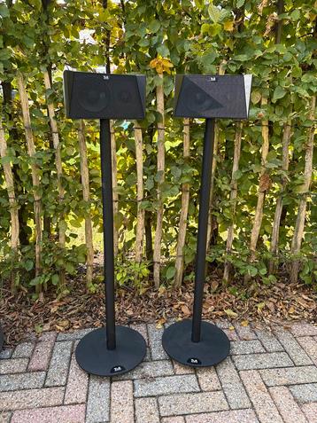 T+A Helios Mini Achter speakers op standaard beschikbaar voor biedingen