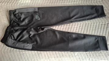 Nike airmax trainingsbroek 147-158cm. Nog in nette staat. beschikbaar voor biedingen