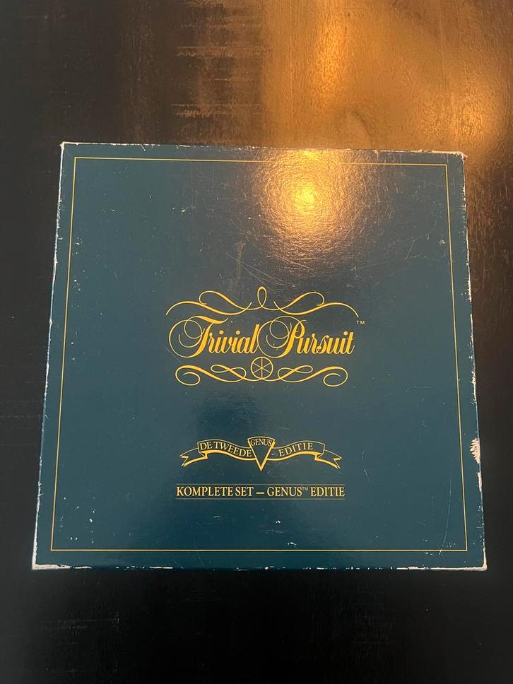 Trivial Pursuit 2e Genus Editie, Hobby en Vrije tijd, Gezelschapsspellen | Bordspellen, Gebruikt, Vijf spelers of meer, Ophalen of Verzenden