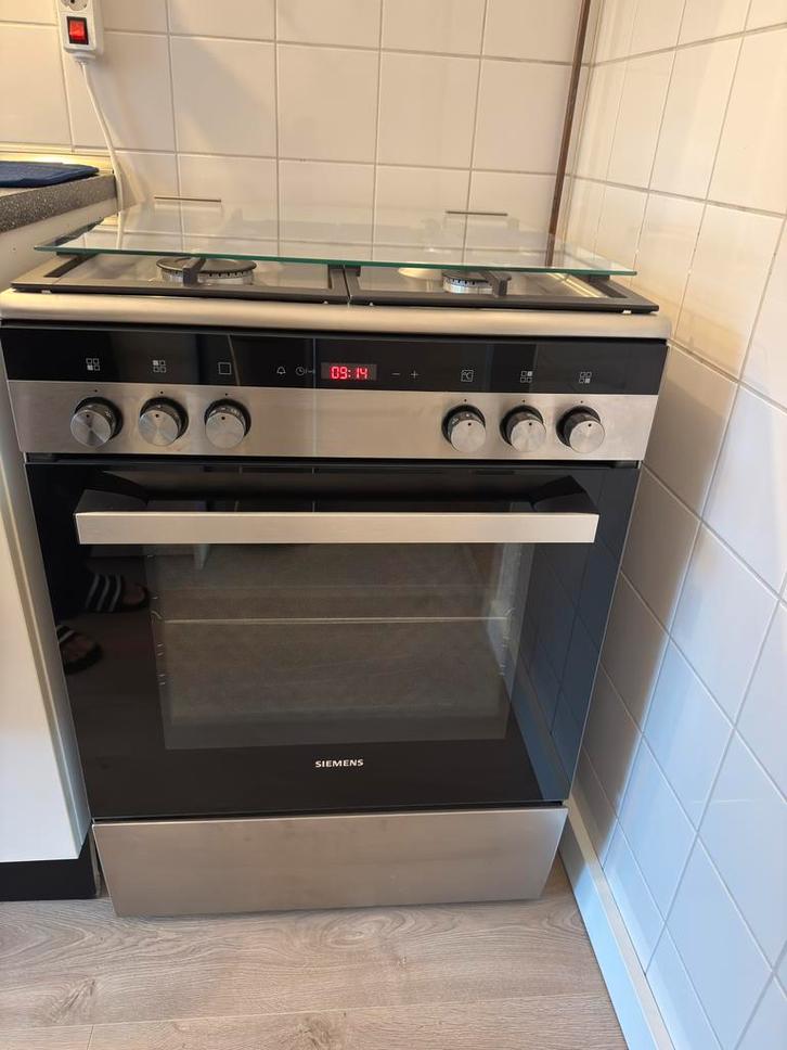 Siemen fornuis met turbo oven, Witgoed en Apparatuur, Fornuizen, Zo goed als nieuw, Vrijstaand, Gas, 4 kookzones, 85 tot 90 cm