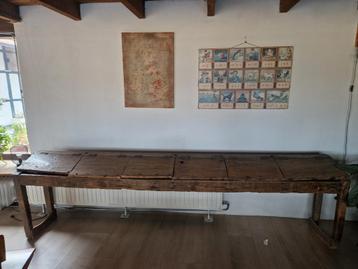 Unieke schoolbank/lessenaar 6 personen.  beschikbaar voor biedingen