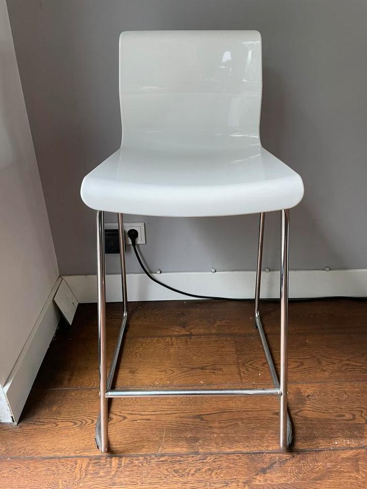 Ikea glenn barkruk wit hoogglans 66 cm, Huis en Inrichting, Barkrukken, Zo goed als nieuw, 60 tot 90 cm, Kunststof, 3 krukken