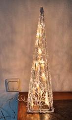 Acryl Piramide met 20 lampjes werkt op stroom 47cmH, Diversen, Kerst, Ophalen, Gebruikt