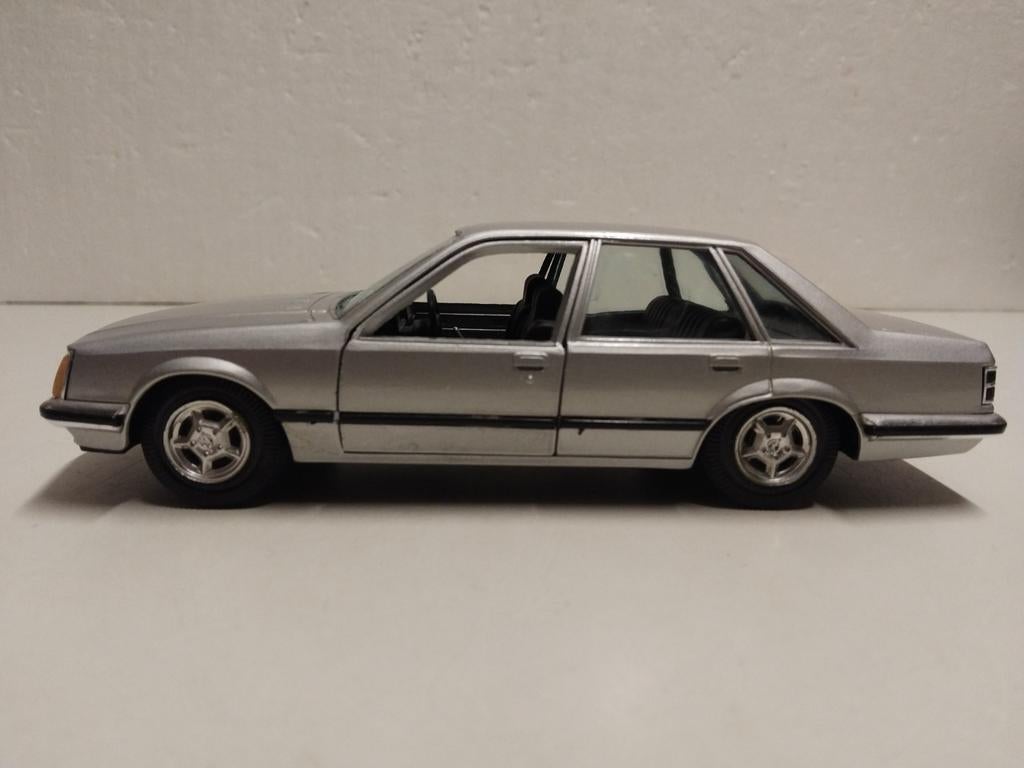 GAMA 1:25 Opel Senator sedan grijs, Ophalen of Verzenden, Gebruikt, Auto, Overige merken