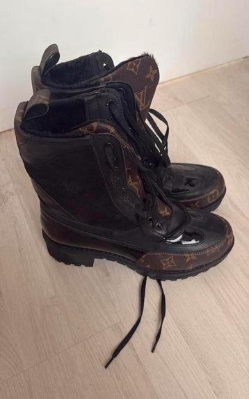 Boots &sneakers maat 39&38 beschikbaar voor biedingen