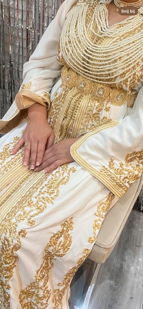 Marokkaanse jurk met sieraden te huur, Kleding | Dames, Jurken, Zo goed als nieuw, Maat 38/40 (M), Wit, Onder de knie, Ophalen of Verzenden