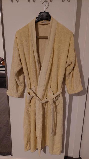 Gele Vossen Badjas beschikbaar voor biedingen