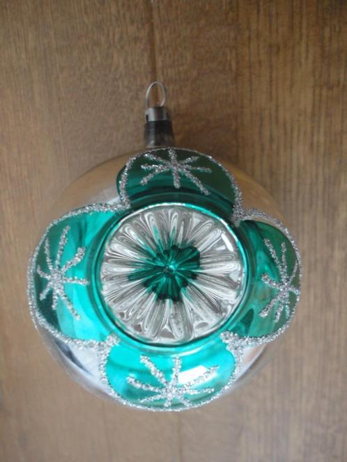 Mooie oude grote glazen kerstbal met 3 deuken, Diversen, Kerst, Gebruikt, Ophalen of Verzenden