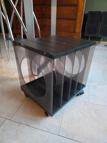 Vintage vinyl houders / lp houder kast op wielen beschikbaar voor biedingen