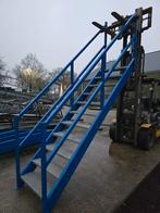 Stalen trap blauw. Hoog 2,5 mtr. Now236, Ophalen, Zo goed als nieuw, 2 tot 4 meter