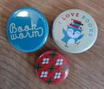 3 buttons Bookworm/ I Love Books met uiltje, Verzamelen, Speldjes, Pins en Buttons, Ophalen of Verzenden, Zo goed als nieuw, Overige onderwerpen