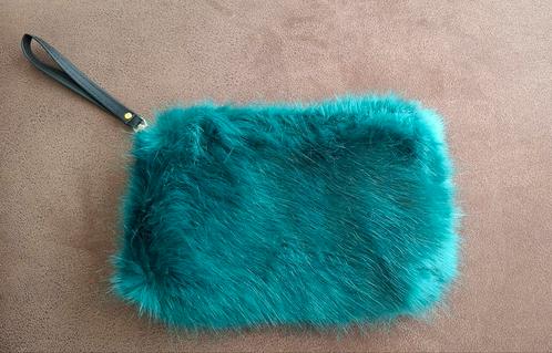 Zachte clutch met handvat en rits. Nieuw., Sieraden, Tassen en Uiterlijk, Tassen | Damestassen, Zo goed als nieuw, Schoudertasje