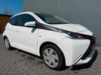 Toyota Aygo DEALER|NAP|5D|AC|LED|APK|NAV|BLTTH|S&S|ANDRD|USB, Auto's, Voorwielaandrijving, Stof, 4 stoelen, Wit