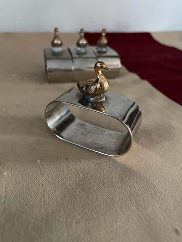 4 Servetringen met Koperen Eendjes beschikbaar voor biedingen