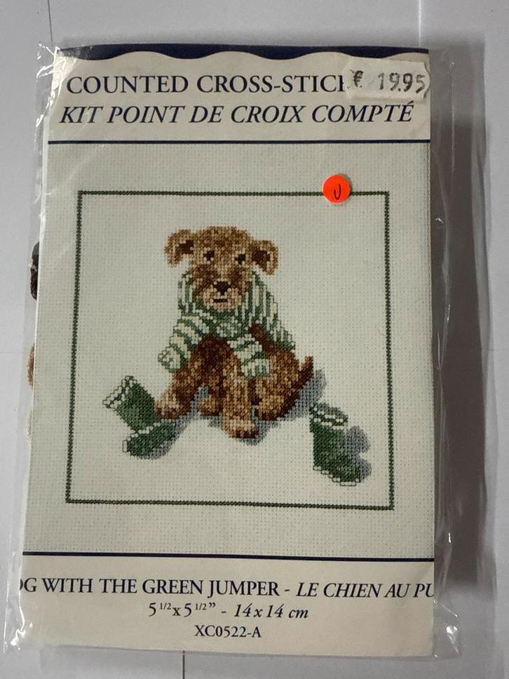 Borduurpakket Hond met Groene Trui - Nieuw, Hobby en Vrije tijd, Borduren en Borduurmachines, Nieuw, Borduurpakket, Handborduren
