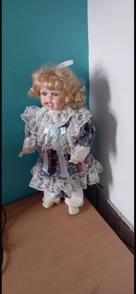 Antieke Porseleinen Pop in Goede Staat, Antiek en Kunst, Antiek | Overige Antiek, Ophalen of Verzenden