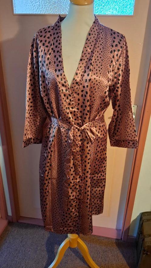 Duster/ kimono maat L. Panter rose. 3/4 mouw 7,50, Kleding | Dames, Overige Dameskleding, Zo goed als nieuw, Ophalen of Verzenden