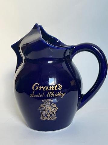 Grants Scotch Whisky waterjug blauw beschikbaar voor biedingen