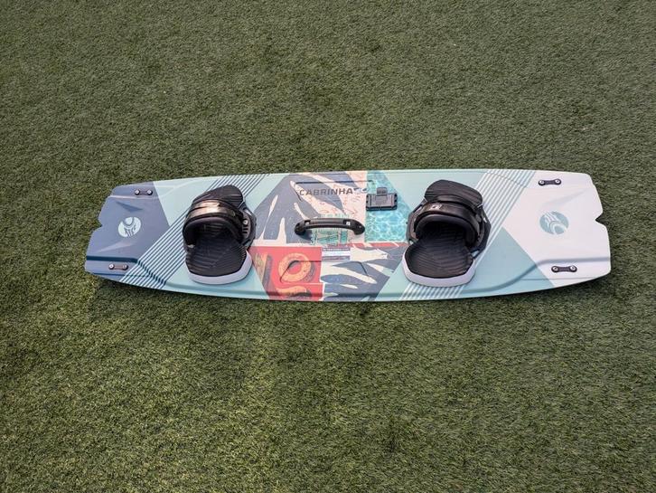 Cabrinha Ace Wood 2021 Kiteboard - 138x40.5, Watersport en Boten, Kitesurfen, Gebruikt, Kiteboard, 4 m² of minder, Twintip, Ophalen of Verzenden
