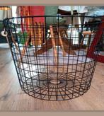 Grote zwarte ijzeren mand
40cm x 58cm, Huis en Inrichting, Woonaccessoires | Schalen en Manden, Ophalen of Verzenden, Rond, Riet