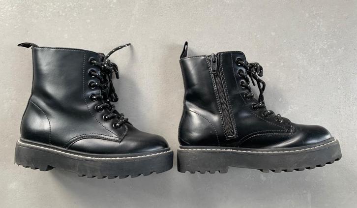 ZWARTE H&M KINDER LAARSJES / VETERBOOTS / SCHOENEN, Kinderen en Baby's, Kinderkleding | Schoenen en Sokken, Zo goed als nieuw
