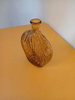 Vintage amberkleurige vaas – handgeblazen glas met reliëf, Gebruikt, Overige kleuren, Ophalen of Verzenden, Glas