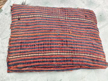 Antiek Perzisch tapijt vermaakt tot kussen 40 x 55 (KP17) beschikbaar voor biedingen