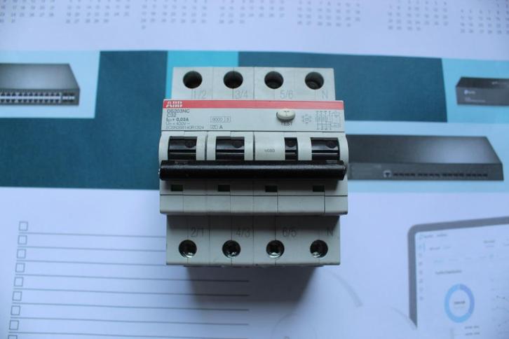 ABB aardlekautomaat krachtstroom | DS203NC | 2CSR256140R1324, Doe-het-zelf en Verbouw, Elektra en Kabels, Zo goed als nieuw, Schakelaar