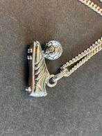 Zilveren ketting met voetbal hanger, Sieraden, Tassen en Uiterlijk, Bedels, Overige merken, Ophalen of Verzenden, Zo goed als nieuw