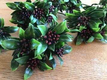 6x nep kunststof takjes met rode besjes - tak skimmia beschikbaar voor biedingen