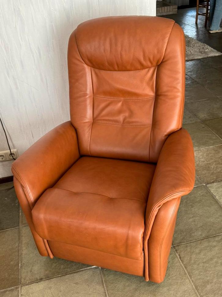 Relaxfauteuil met sta-op functie. Leer, 4x, Huis en Inrichting, Fauteuils, Zo goed als nieuw, Leer, 50 tot 75 cm, Minder dan 75 cm