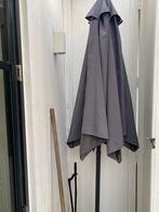 Grijze Zweefparasol -  met voet prima staat teab, Ophalen of Verzenden, Gebruikt, 2 tot 3 meter, Zweefparasol
